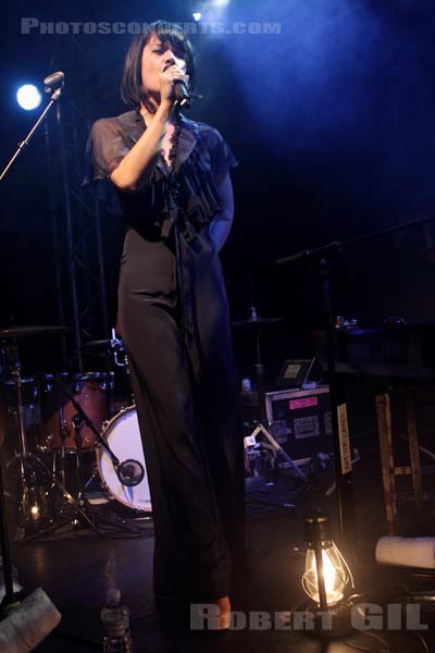 BAT FOR LASHES - 2012-10-04 - PARIS - La Fleche d'Or - 